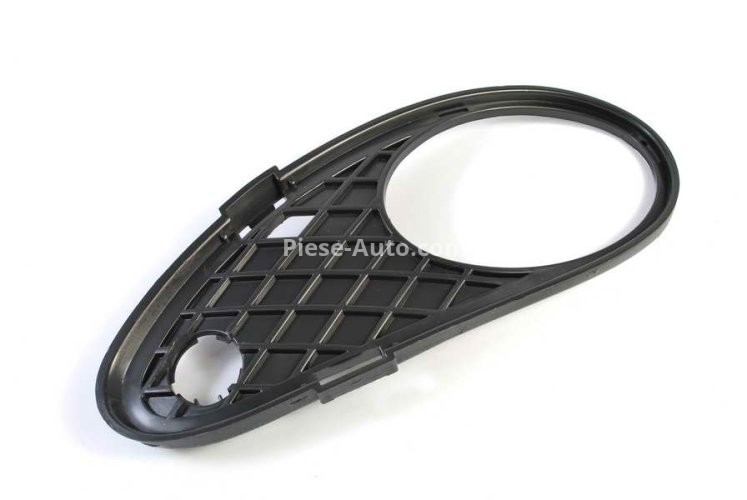 Grilă proiector ceață -  față dreapta (cu gauri pentru lampa de ceață) , pentru: MERCEDES C T-MODEL (S203), C (W203) 05.00-08.07
