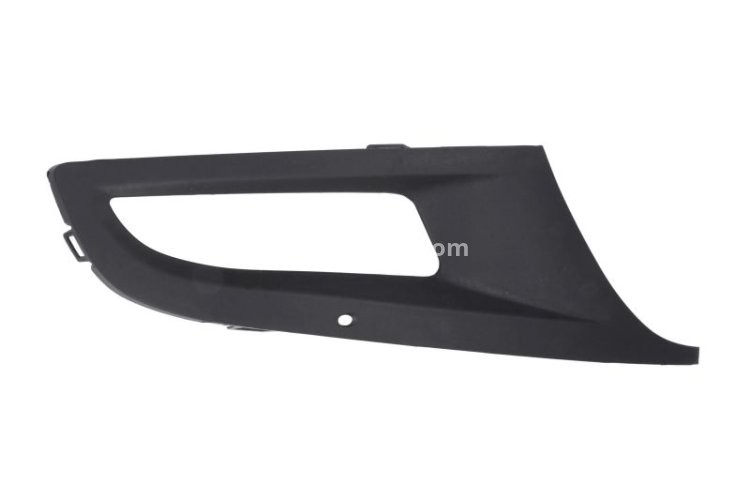 Grilă proiector ceață -  față dreapta (cu gauri pentru lampa de ceață) , pentru: VW POLO, POLO IV, POLO V 09.02- 06.09-05.14